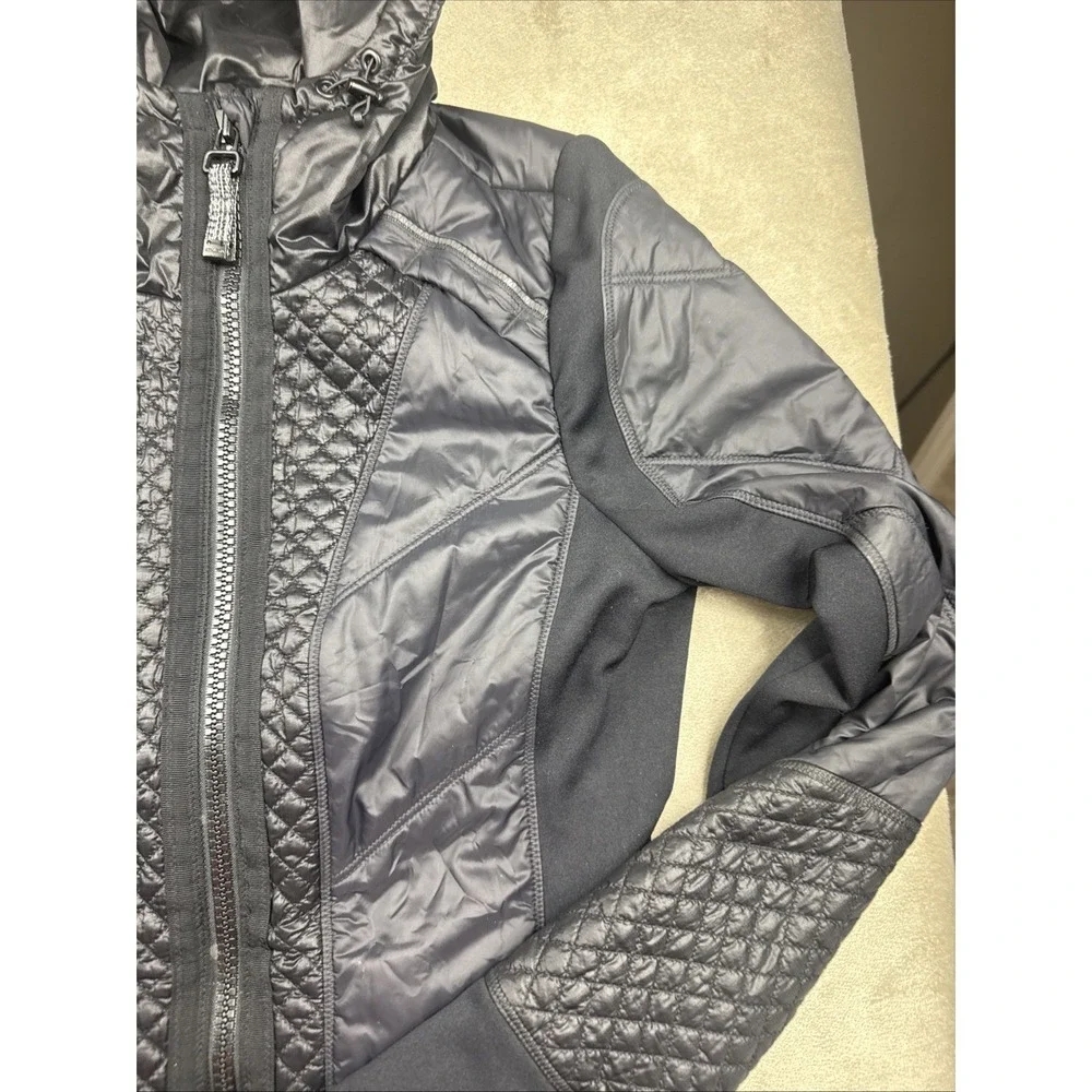 Athleta Rock Ridge Puffer Jacket Women XS PRIMALOFT Quilted Thumb Hole Hood NICE